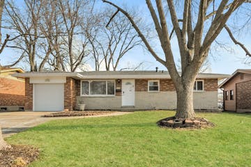 535 RYAN DR FLORISSANT, MO 63031